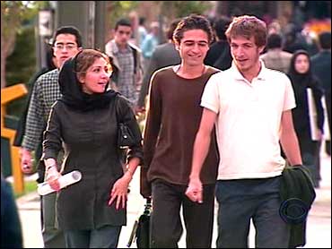 خروج سالانه ۱۸۰ هزار جوان از ایران